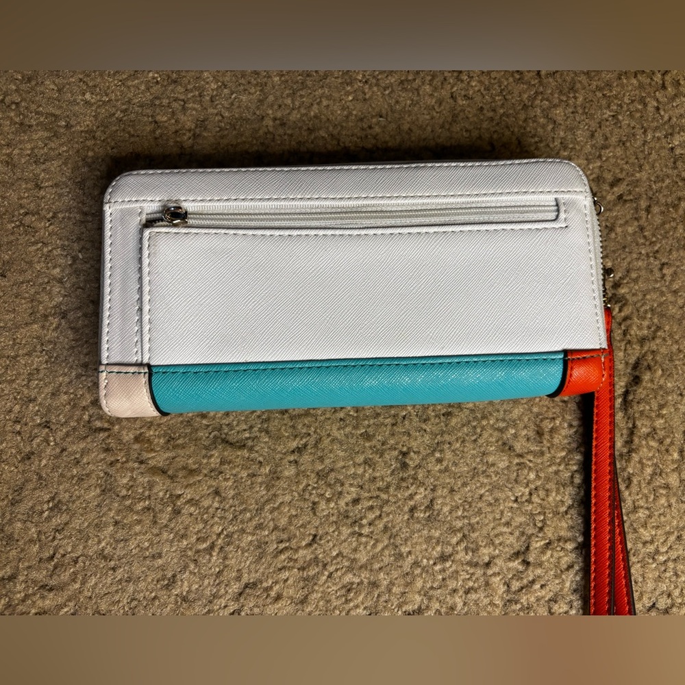 Guess White and Tan Wallet - Picture 3 of 10